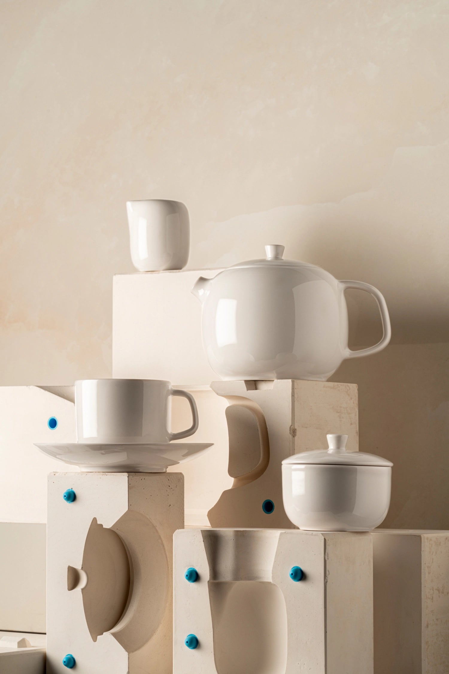 Stilvolle Untertasse aus alabasterweißem Porzellan, 13 cm Durchmesser, perfekt für Espresso und elegante Kaffeemomente.