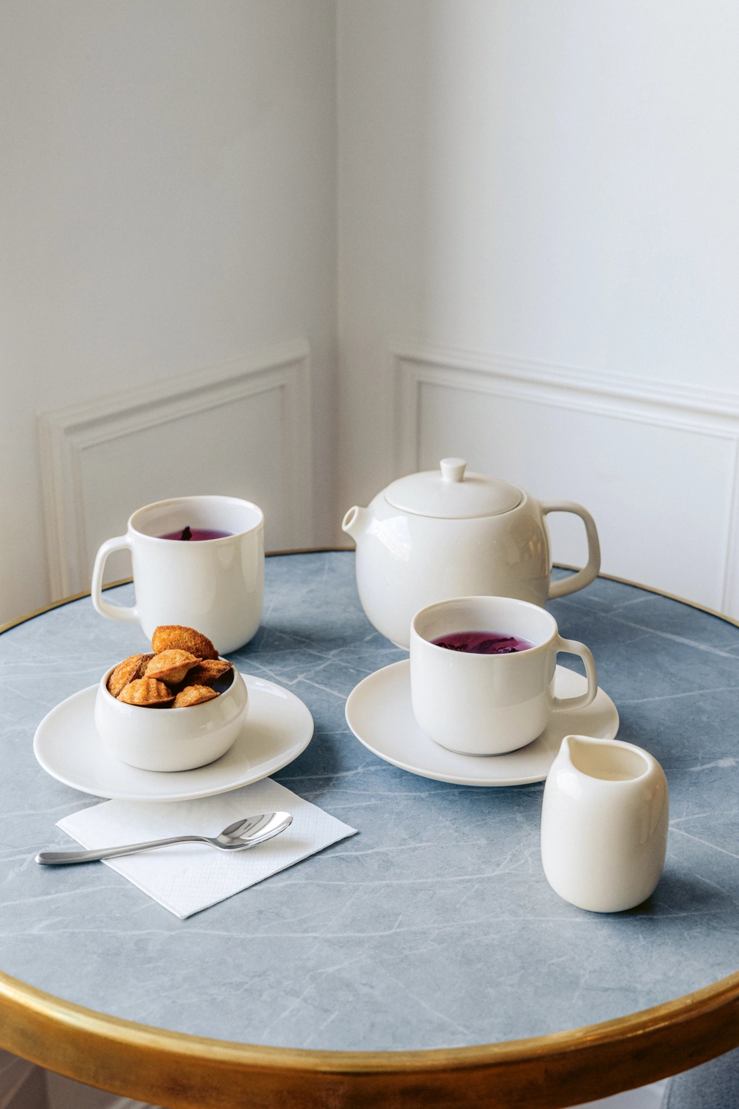 Tasse à expresso Madeleine avec socle. D13cm H7cm 8cl Alab. Blanc