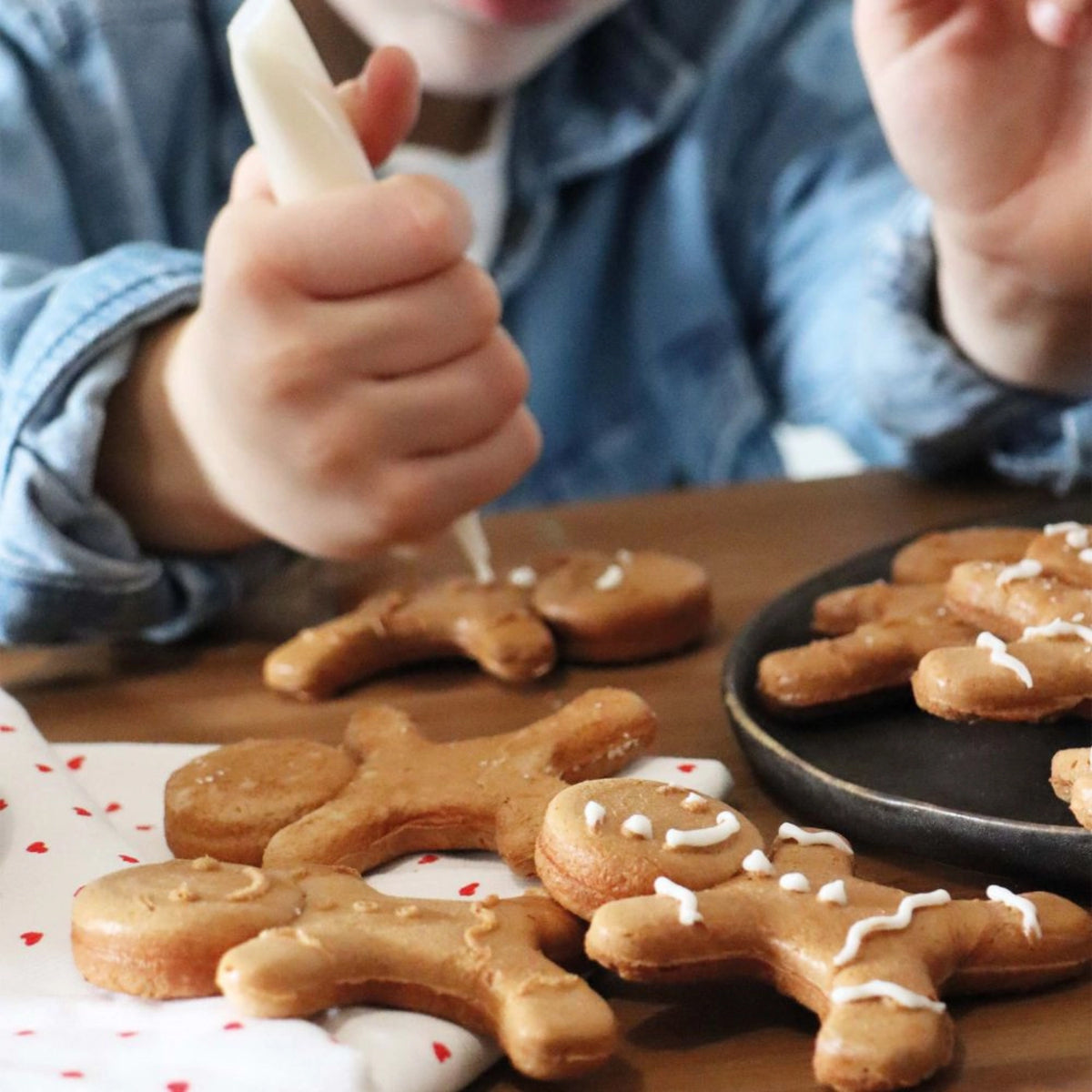 Teigmischung Lebkuchenmann 190g in Braun präsentiert im Onlineshop von KAQTU Design AG. Zutaten ist von Scrap Cooking