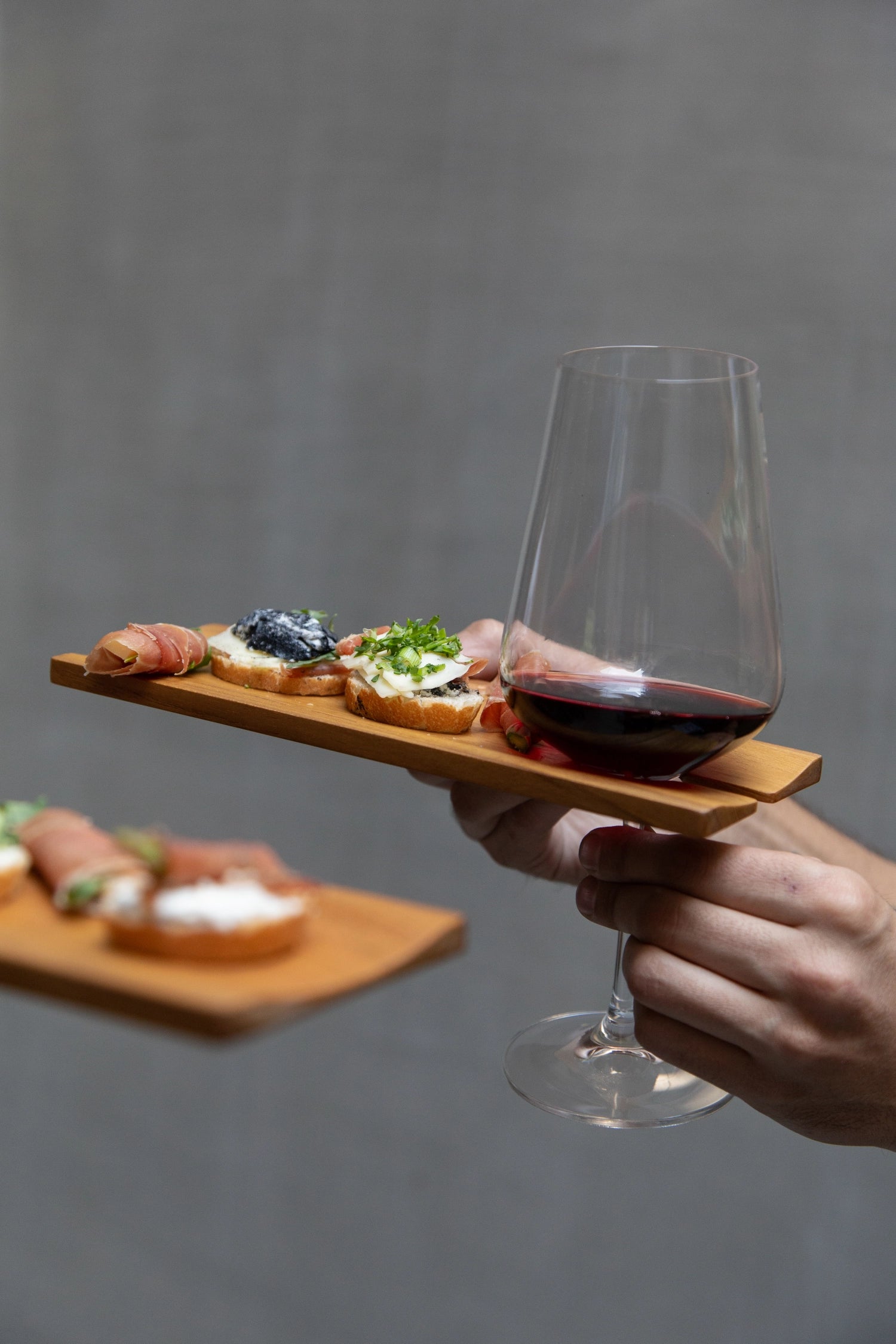 4er Set Bistro Cateringplatte für Weinglas und Canapes in Braun präsentiert im Onlineshop von KAQTU Design AG. Tablett ist von Teak Haus