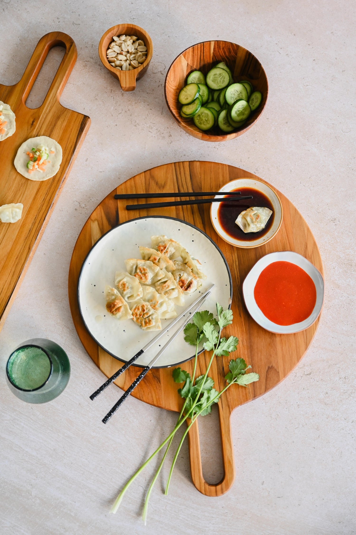 Bistro Servierbrett rund 51x36x2cm in Braun präsentiert im Onlineshop von KAQTU Design AG. Tablett ist von Teak Haus