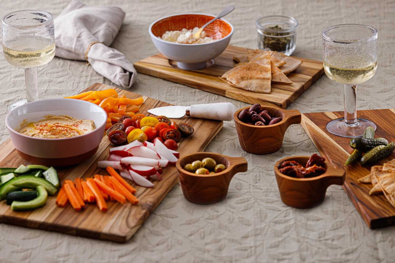 Geo Schneidbrett Trapez L 48x32x1.5cm in Braun präsentiert im Onlineshop von KAQTU Design AG. Schneidbrett ist von Teak Haus