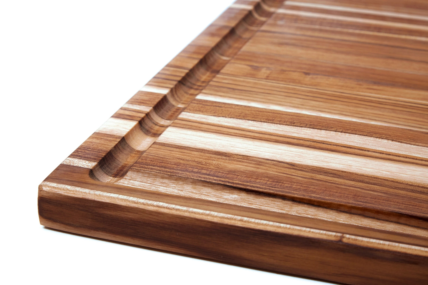 Scandi Schneidbrett 54x46x2.5cm mit Saftrille beidseitig in Braun präsentiert im Onlineshop von KAQTU Design AG. Schneidbrett ist von Teak Haus