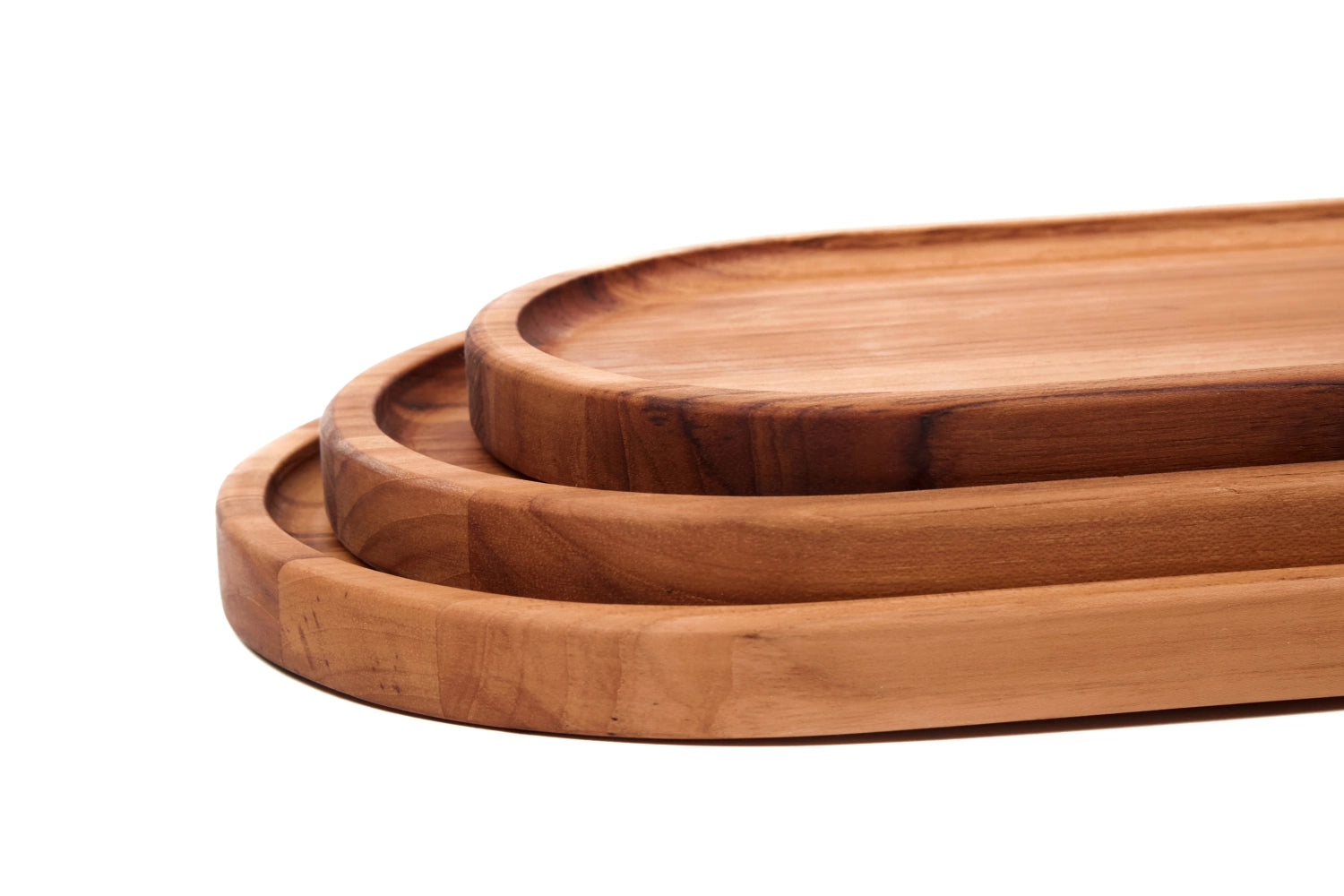 Essential Serviertablett oval M 35x18x2cm mit Rand in Braun präsentiert im Onlineshop von KAQTU Design AG. Tablett ist von Teak Haus