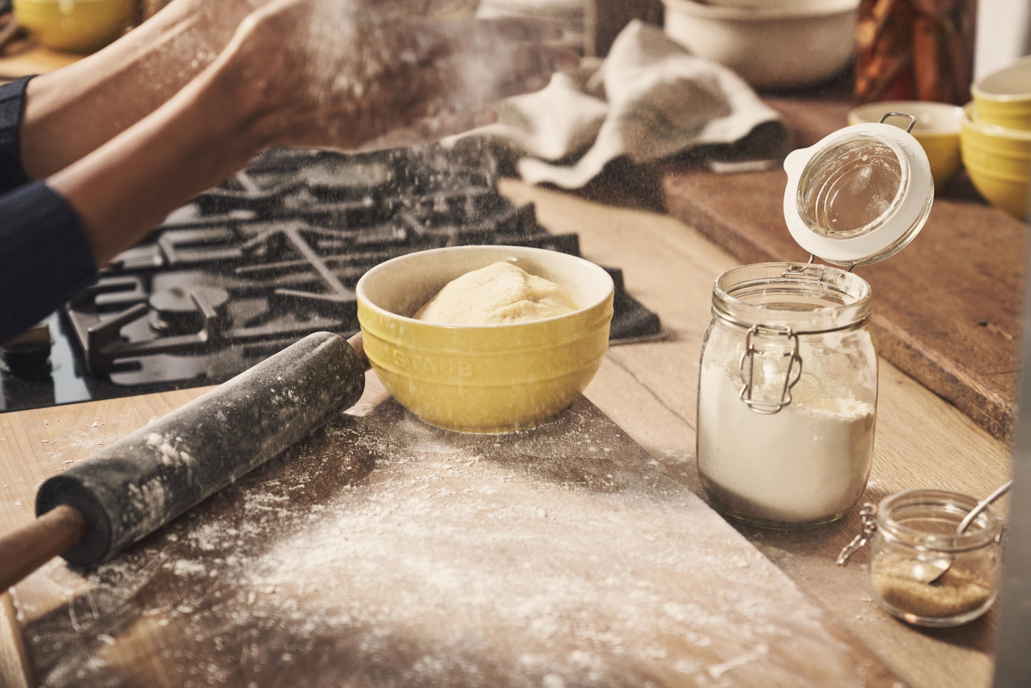 Teigroller silicone grip with acacia wood