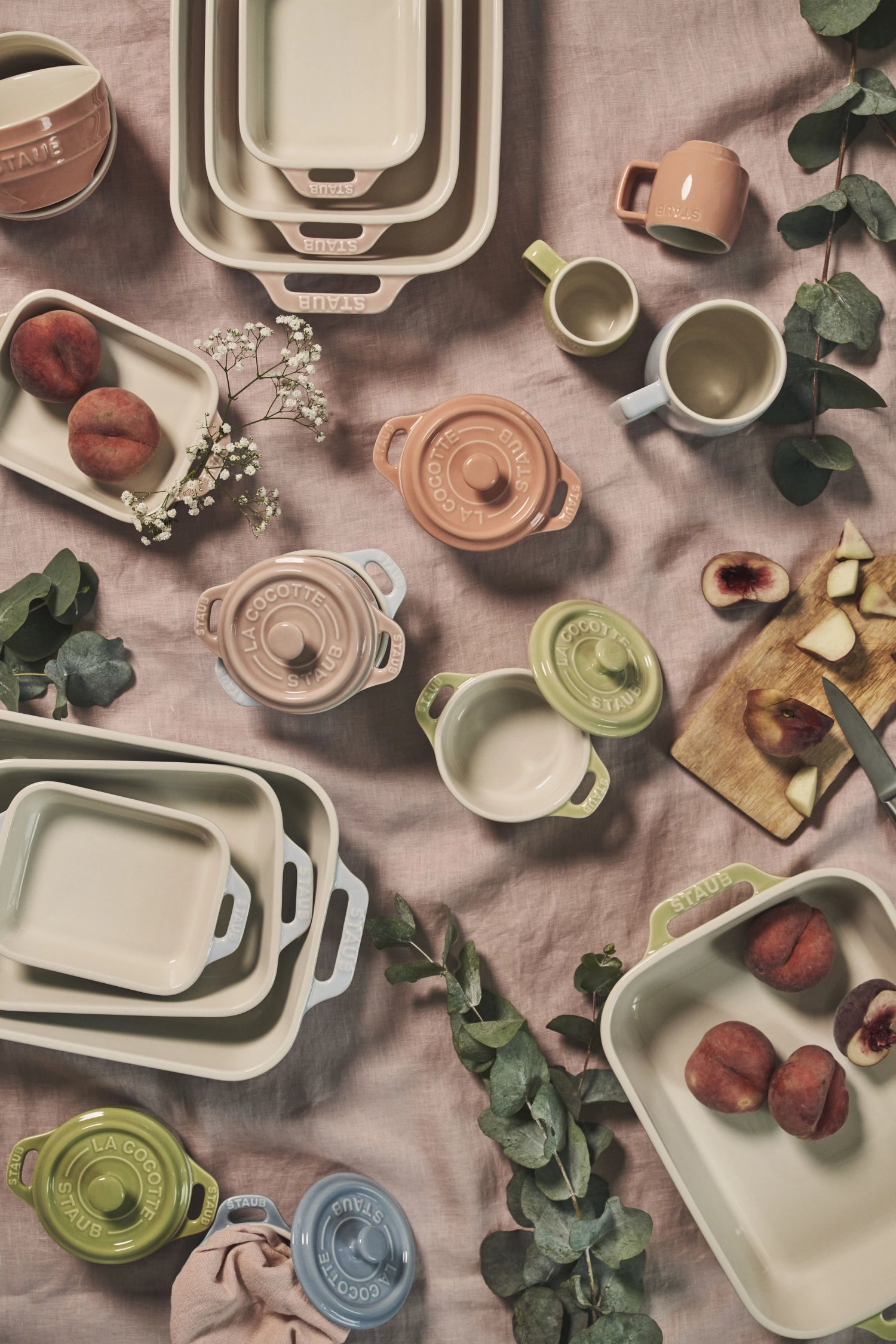 2 °. Set di fornaci in ceramica 20x16 e 27x20cm, verde chiaro