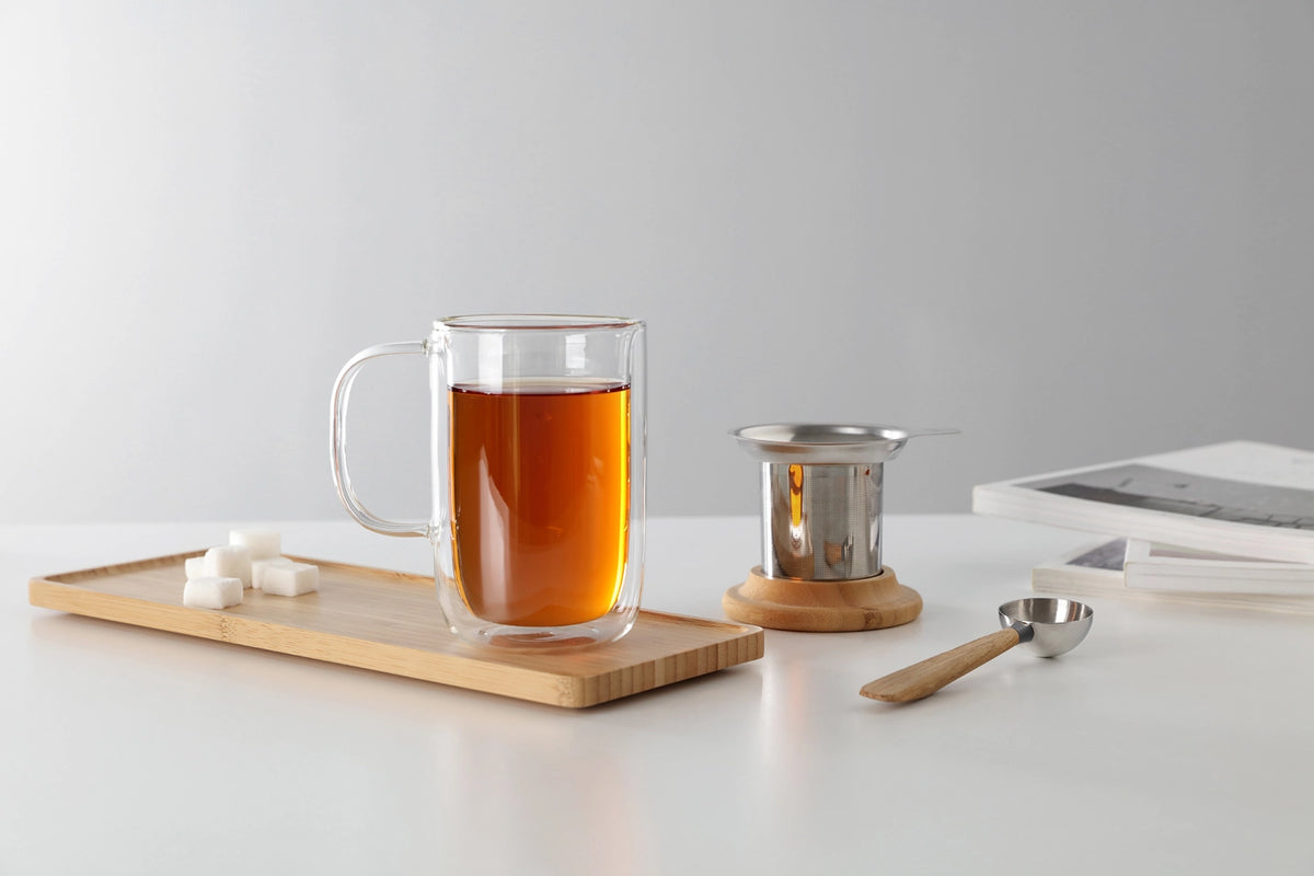 Minima Balanced Tasse doppelwandig mit Infuser 500ml in Weiss präsentiert im Onlineshop von KAQTU Design AG. Tasse ist von Viva