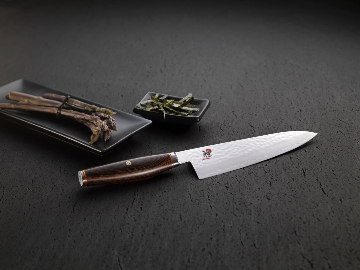 6000 MCT Rocking Santoku 18cm in Braun präsentiert im Onlineshop von KAQTU Design AG. Damastmesser ist von Miyabi