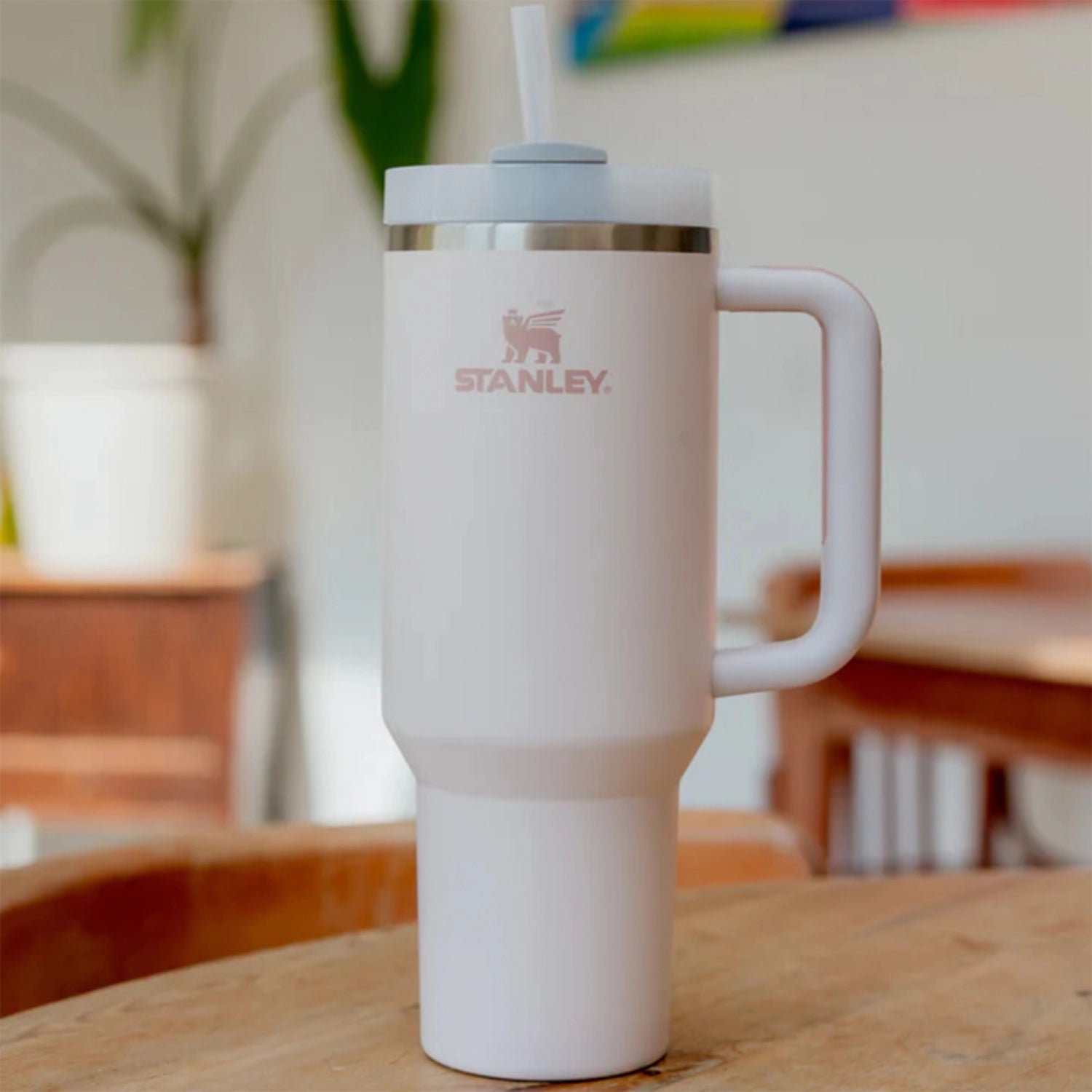 Quencher FlowState 1.18l rose quartz 2.0 in Pink präsentiert im Onlineshop von KAQTU Design AG. Trinkflaschen ist von Stanley