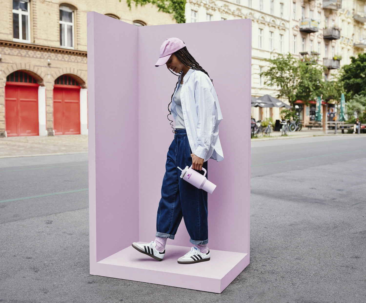 Quencher FlowState 1.18l cherry blossom in Violett präsentiert im Onlineshop von KAQTU Design AG. Trinkflaschen ist von Stanley