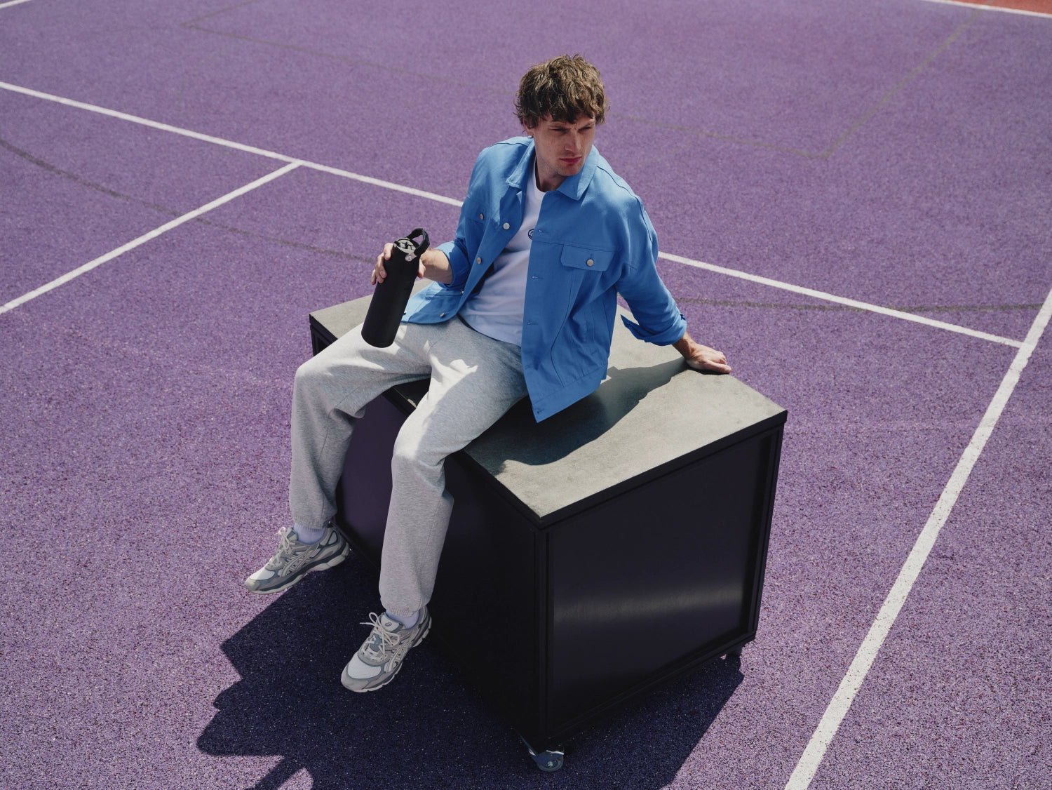 IceFlow Flip Straw Flasche 1.06l black 2.0 in Schwarz präsentiert im Onlineshop von KAQTU Design AG. Trinkflaschen ist von Stanley