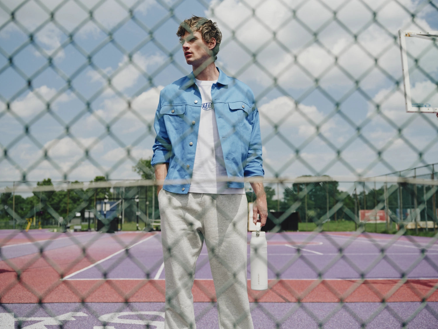 IceFlow Flip Straw Flasche 1.06l frost in Weiss präsentiert im Onlineshop von KAQTU Design AG. Trinkflaschen ist von Stanley