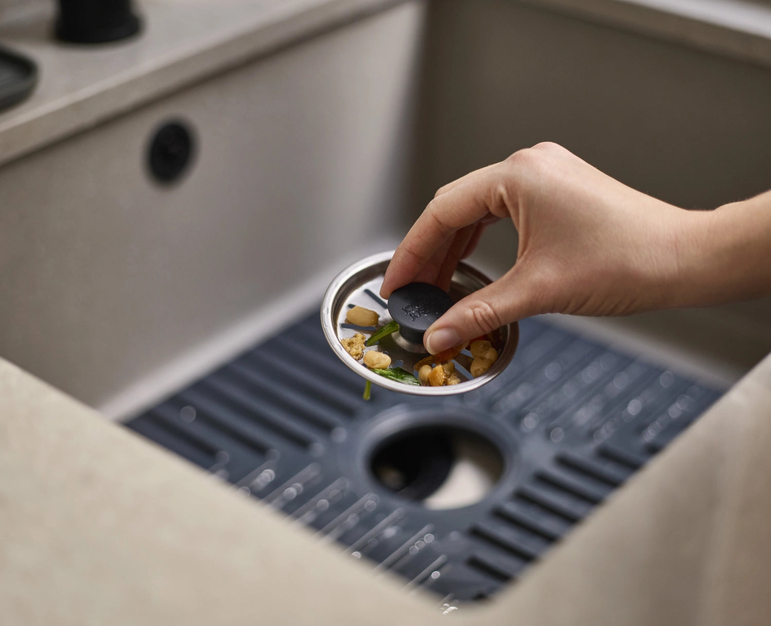 SinkShield Abtropfmatte mit Abfluss S 30x30cm ABS