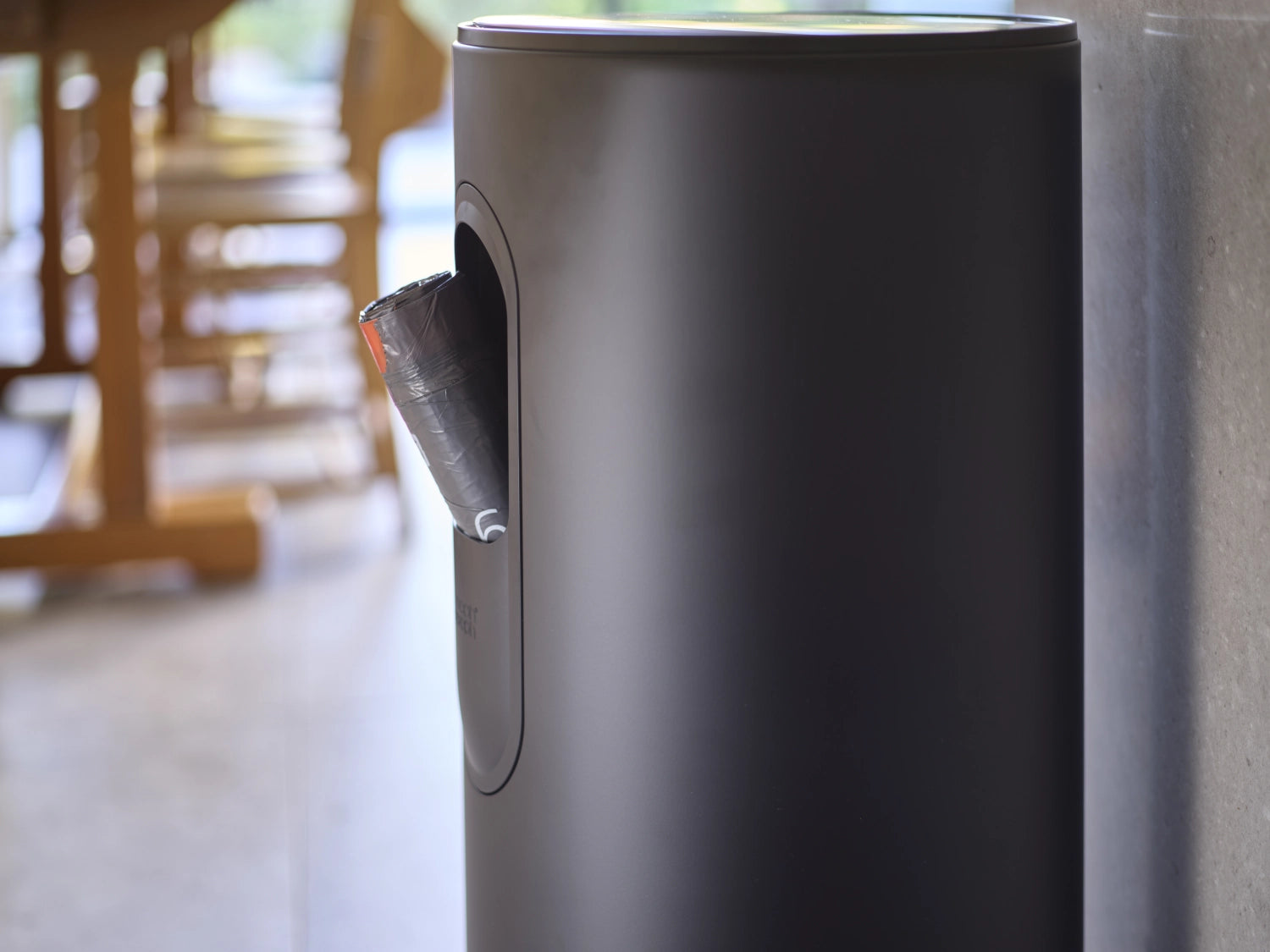 <tc>Arc</tc> P<tc>eda</tc>bin with inner pocket H72cm D34cm 30l Carb. <tc>schwarz</tc>