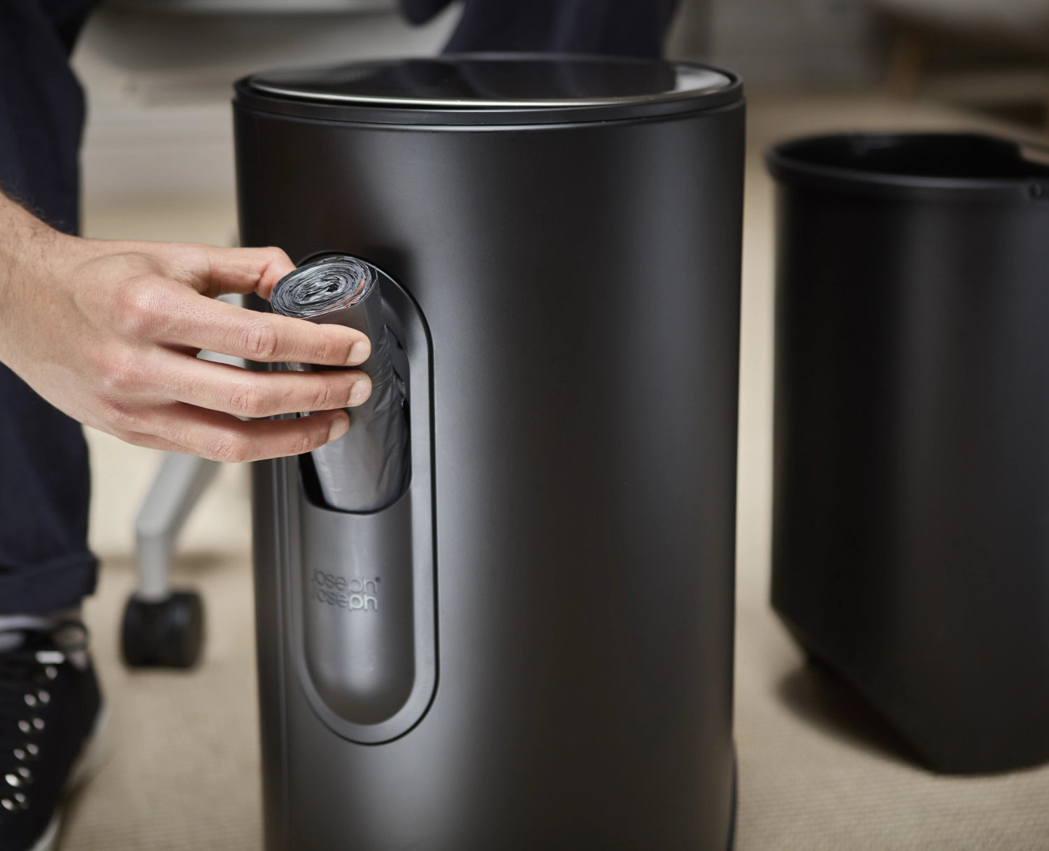 <tc>Arc</tc> P<tc>eda</tc>bin with inner pocket H45cm D26cm 10l Carb. <tc>schwarz</tc>