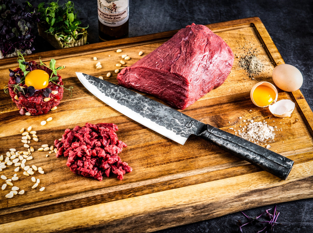 Brute Kochmesser 20cm in Schwarz präsentiert im Onlineshop von KAQTU Design AG. Küchenmesser ist von Forged