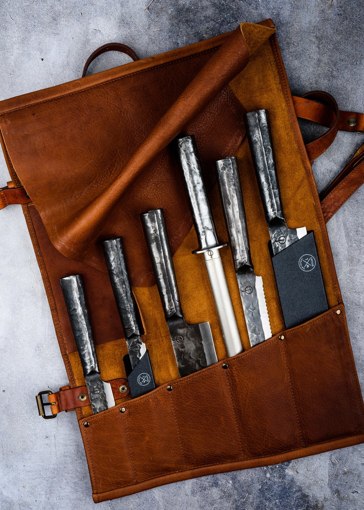 Brute Kochmesser 20cm in Schwarz präsentiert im Onlineshop von KAQTU Design AG. Küchenmesser ist von Forged