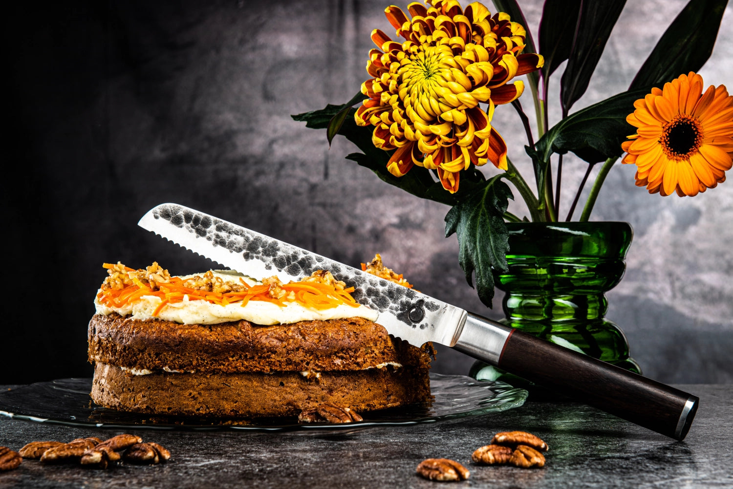 Sebra Brotmesser 20cm in Gelb präsentiert im Onlineshop von KAQTU Design AG. Küchenmesser ist von Forged