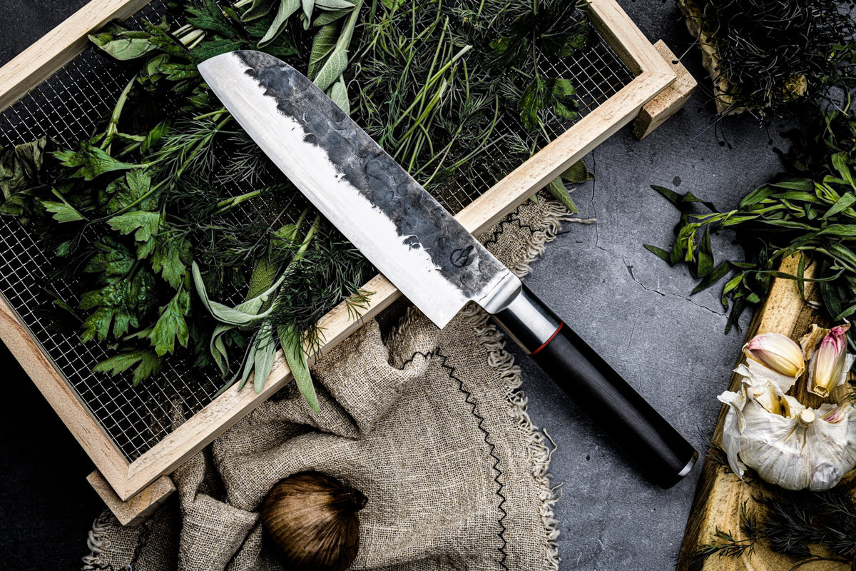 Sebra Santokumesser 18cm in Gelb präsentiert im Onlineshop von KAQTU Design AG. Küchenmesser ist von Forged