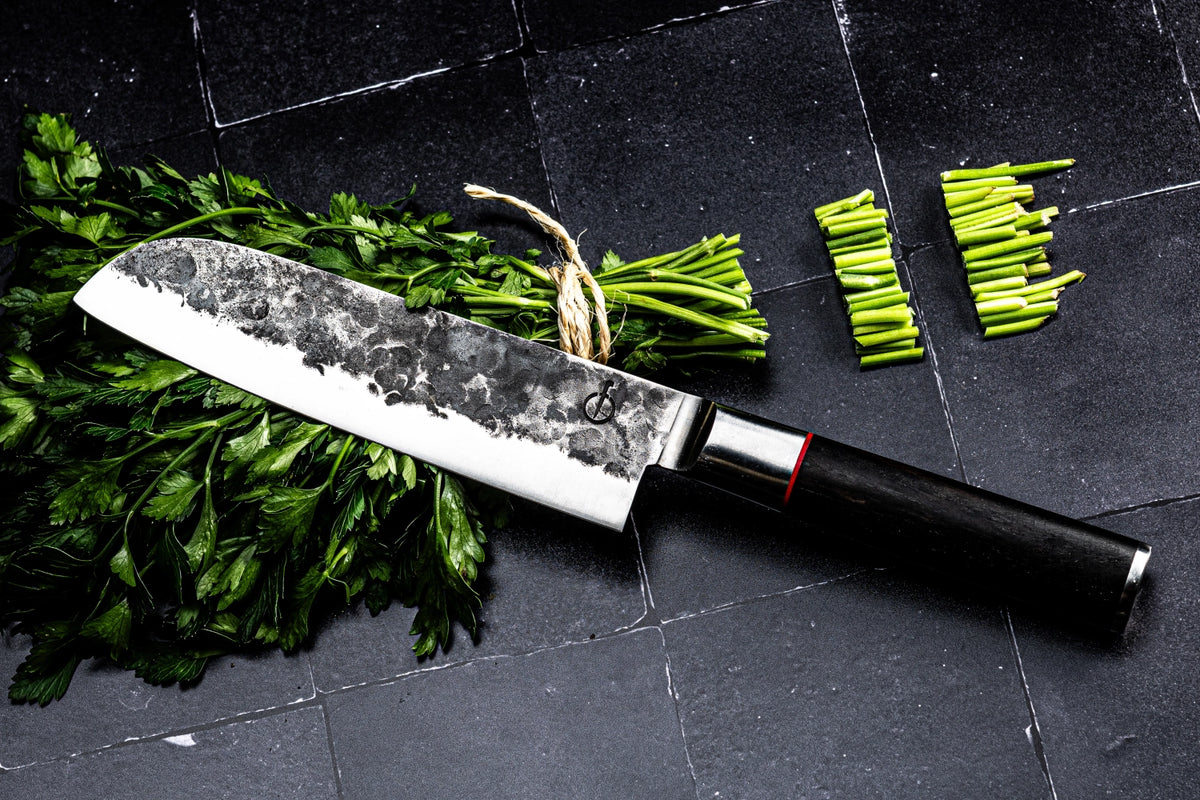 Sebra Santokumesser 18cm in Gelb präsentiert im Onlineshop von KAQTU Design AG. Küchenmesser ist von Forged