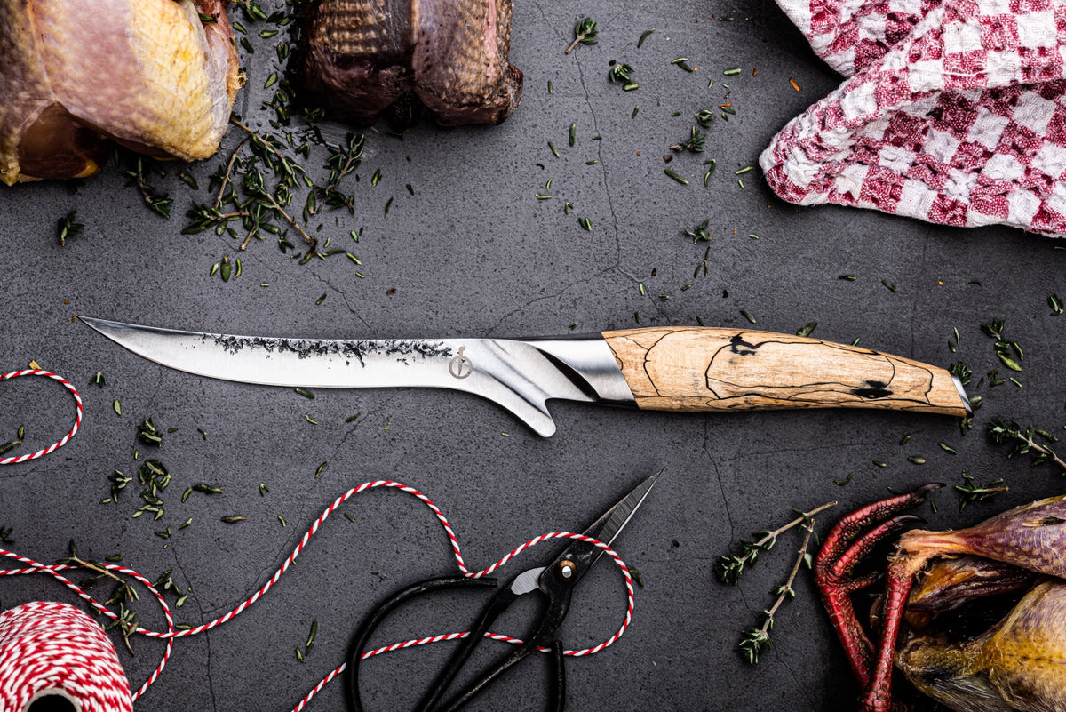 Katai Ausbeinmesser 15cm in Gelb präsentiert im Onlineshop von KAQTU Design AG. Küchenmesser ist von Forged
