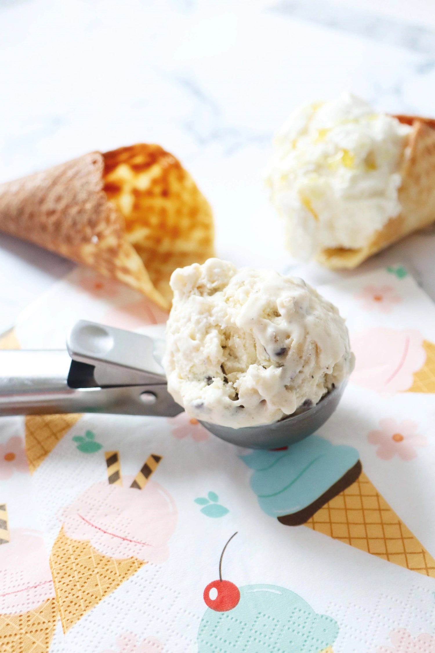 Eisportionierer in Grau präsentiert im Onlineshop von KAQTU Design AG. Glacezubehör ist von Scrap Cooking