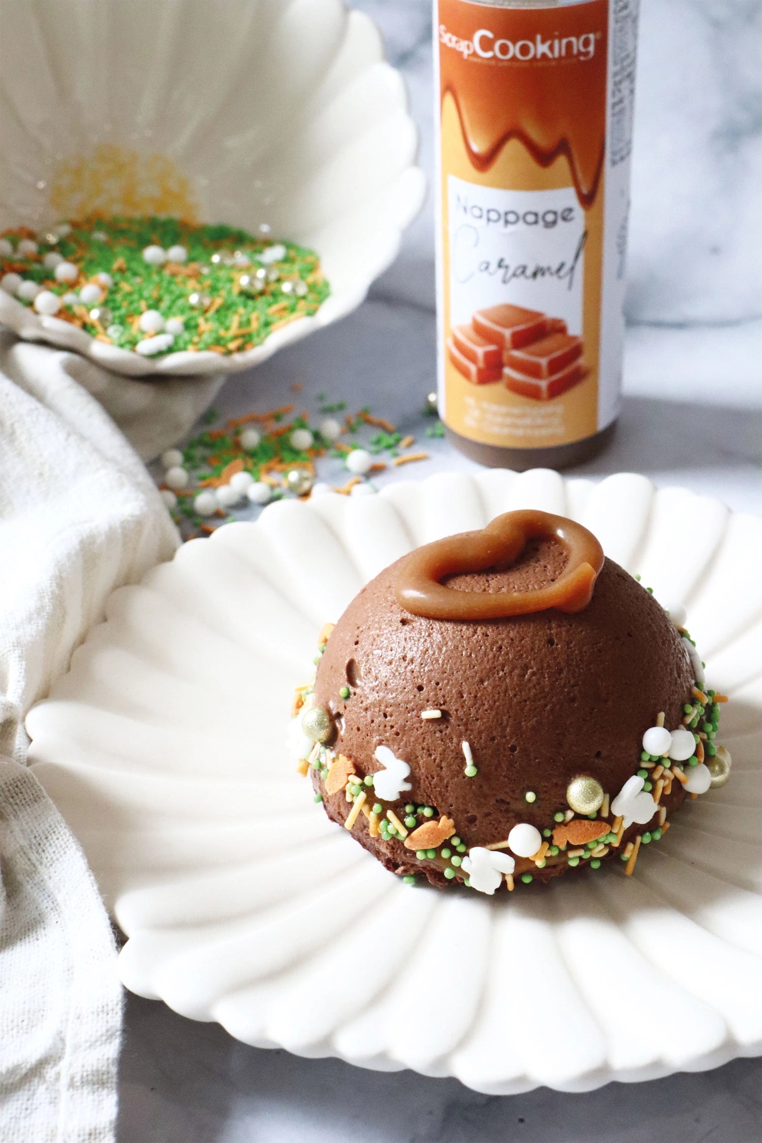 Bunte Zuckerstreusel für Ostern in einer 60g Packung von Scrap Cooking, perfekt zum Dekorieren von Backwaren und Süßigkeiten.