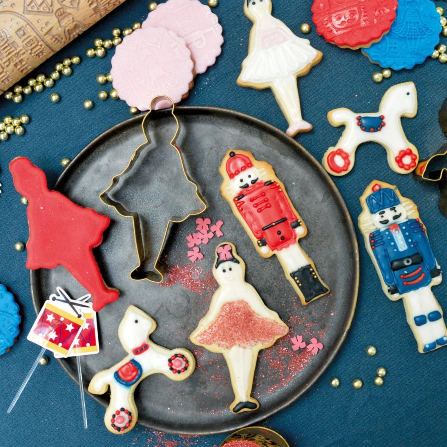 Leuchtend roter Rollfondant von Scrap Cooking, 400g, ideal für die Dekoration von Kuchen und für kreative Backideen.
