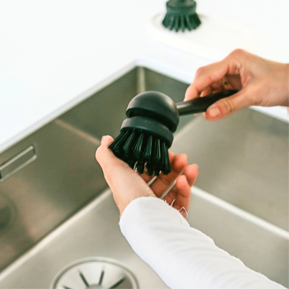 Spülbürste Bambus mit Kunststoffkopf H23cm B7.5cm T5.5cm in Schwarz präsentiert im Onlineshop von KAQTU Design AG. Abwasch ist von Nordesign