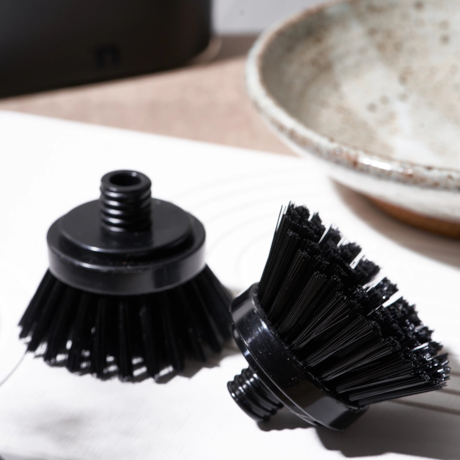 Praktisches 2er Set von Nordesign: Robuste Kunststoffwechselbürsten für effektive Küchenreinigung. Maße: H5.5cm, B12cm, T6.5cm.