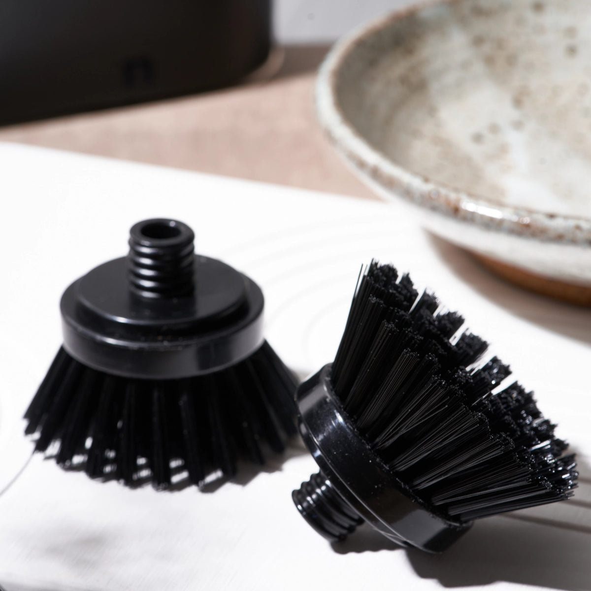 Zwei schwarze Wechselbürsten aus Kunststoff von Nordesign, Küchenhelfer im Set