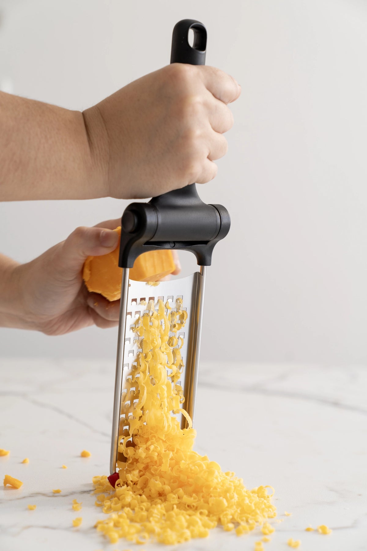 Klappreibe grob in Schwarz präsentiert im Onlineshop von KAQTU Design AG. Küchenhelfer ist von Cuisipro