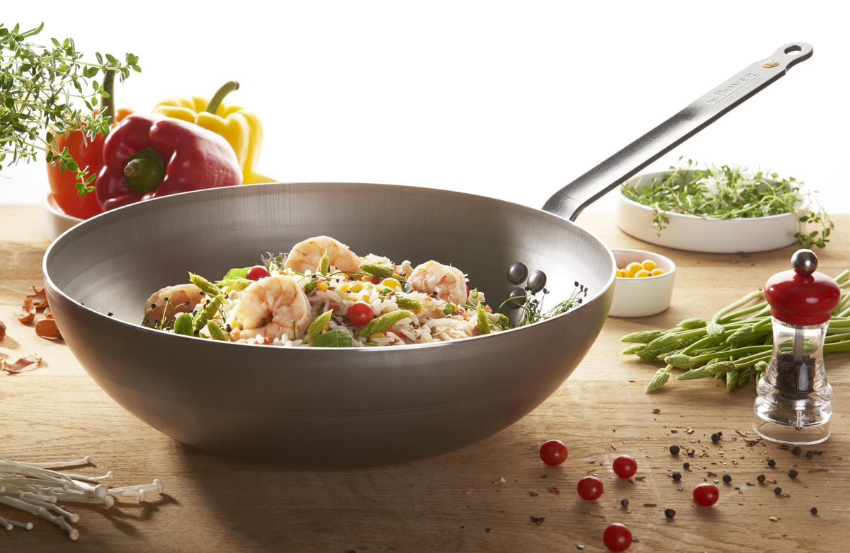MINERAL B ELEMENT Wok D:28cm in Silber präsentiert im Onlineshop von KAQTU Design AG. Küchengerät ist von de Buyer