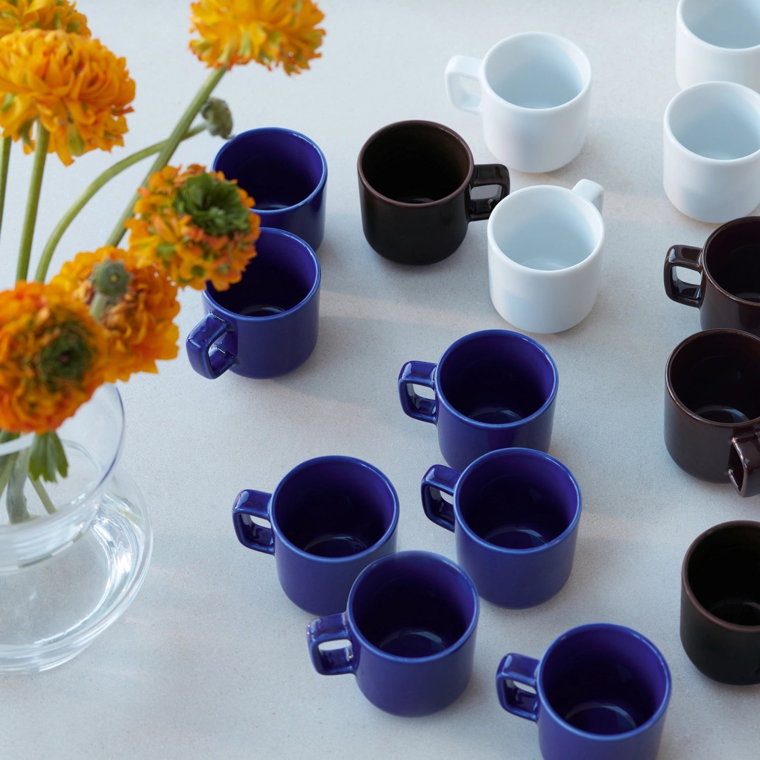 Elegante Butterdose aus Esche in Cobalt, 14 cm groß, ideal für stilvolles Servieren und Frischhalten von Butter.