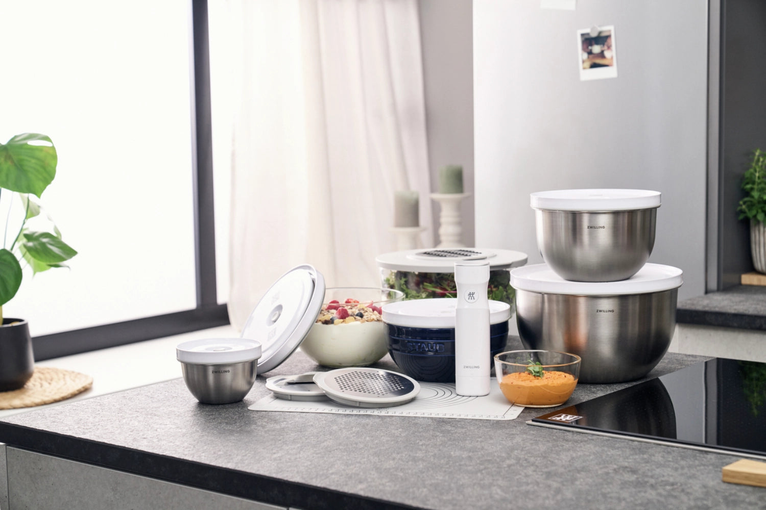 Elegantes 3-teiliges Edelstahl-Schüsselset von Zwilling, perfekt für die vakuumierte Aufbewahrung und längere Frische von Lebensmitteln.