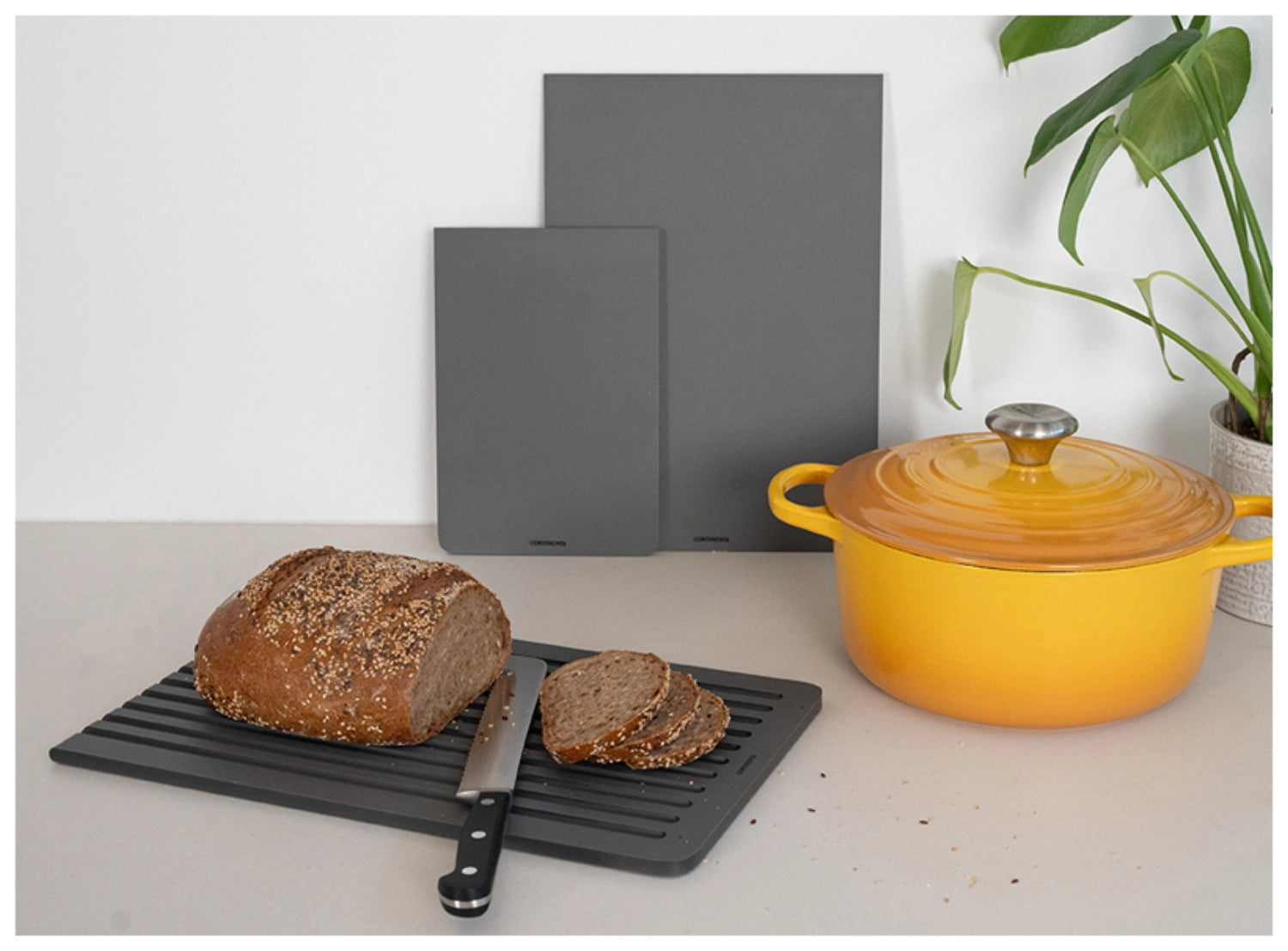 Planche à découper à pain Duracore gris 38,5x23,5x0,9 cm