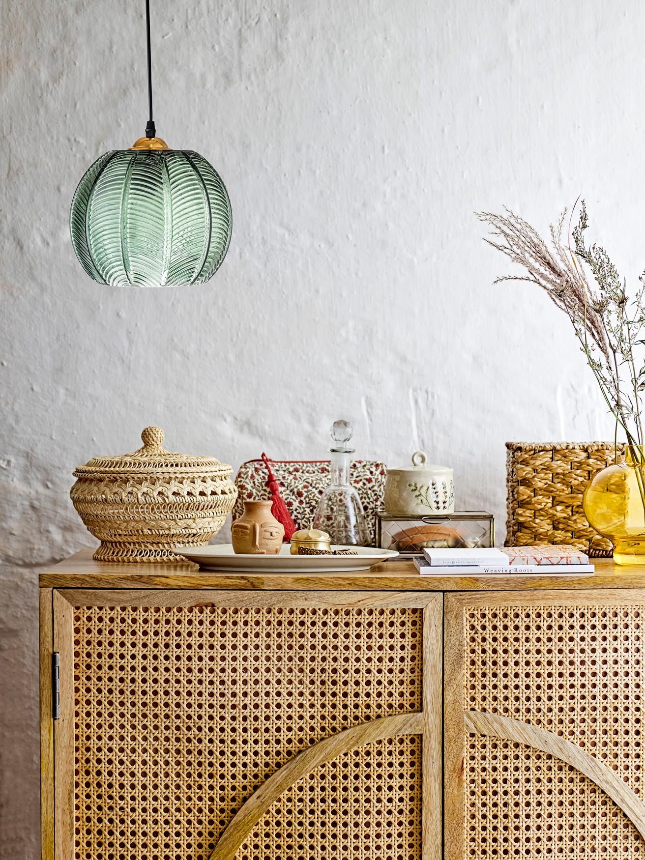 Adar Hängeleuchte Grün: Skandinavisches Design aus Glas von Bloomingville.