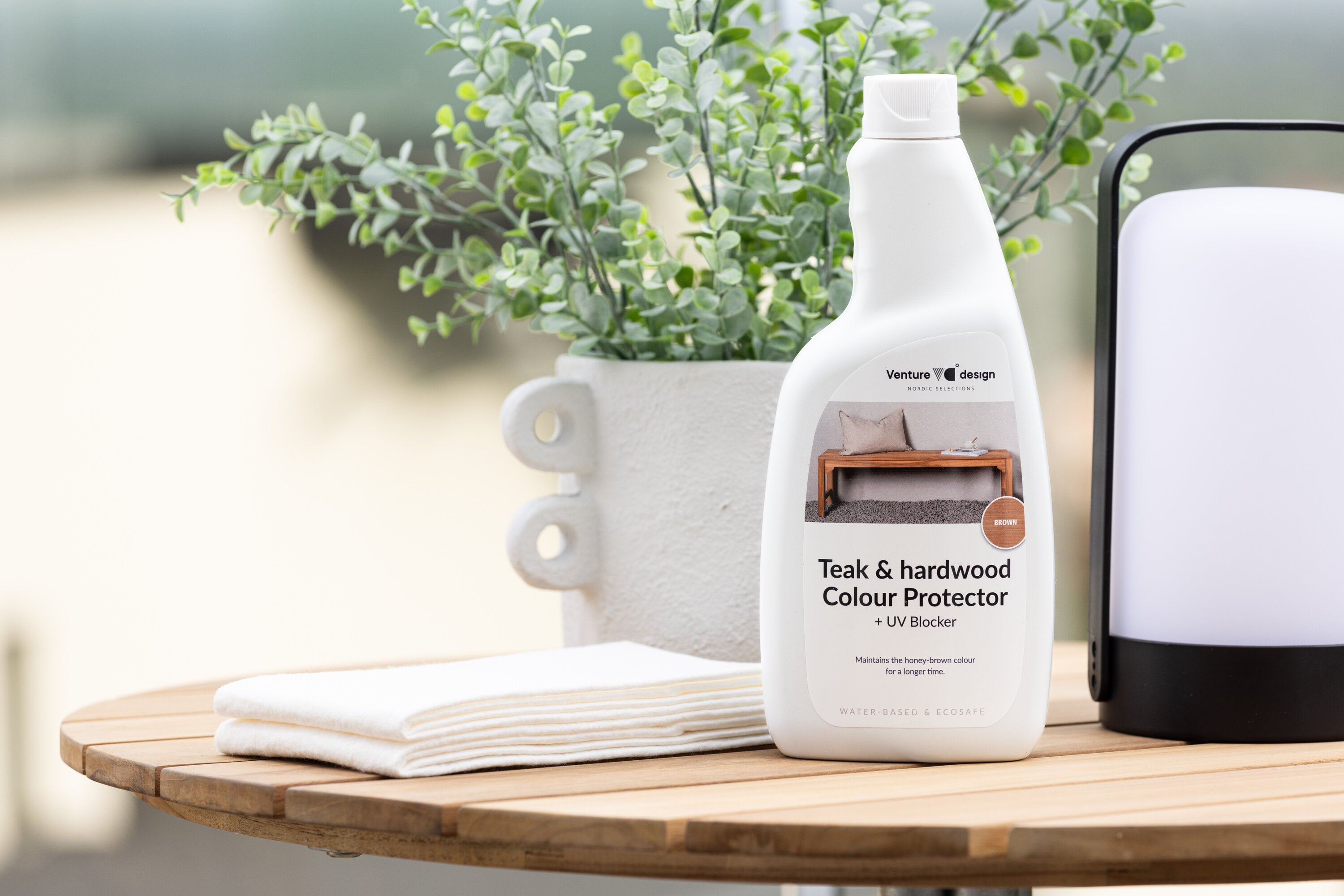 Bold Möbelpflege Holz Farb- und UV-Schutz - 750ml in Braun präsentiert im Onlineshop von KAQTU Design AG. Reinigungsmittel ist von Venture Home