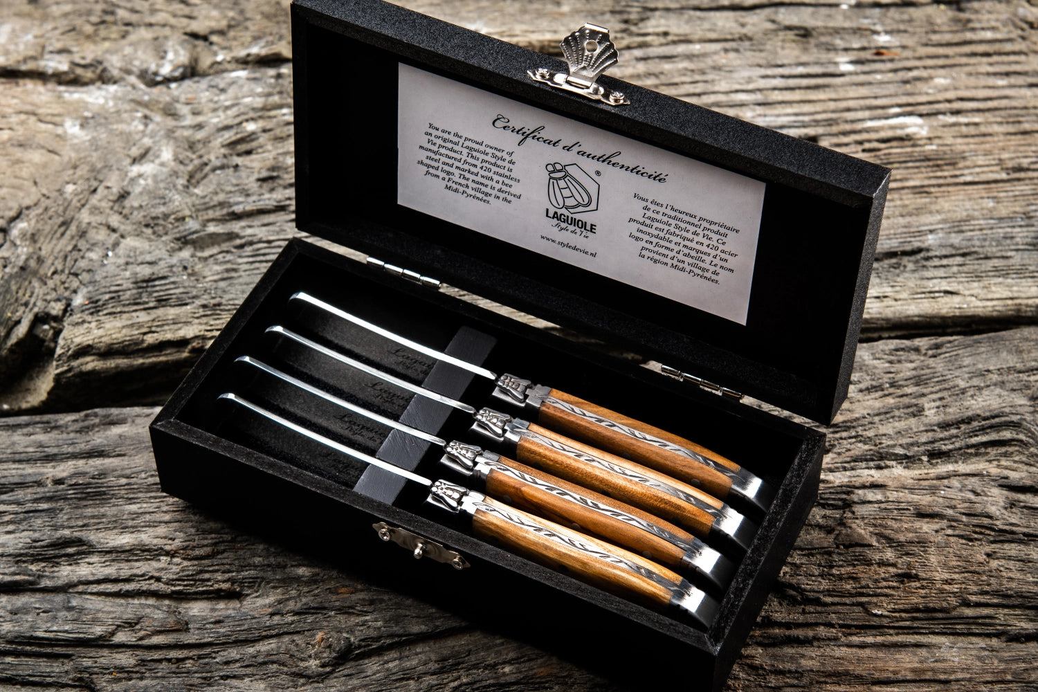 Luxury Line Buttermesser Olivenholz in Braun präsentiert im Onlineshop von KAQTU Design AG. Besteck ist von Laguiole Style de Vie