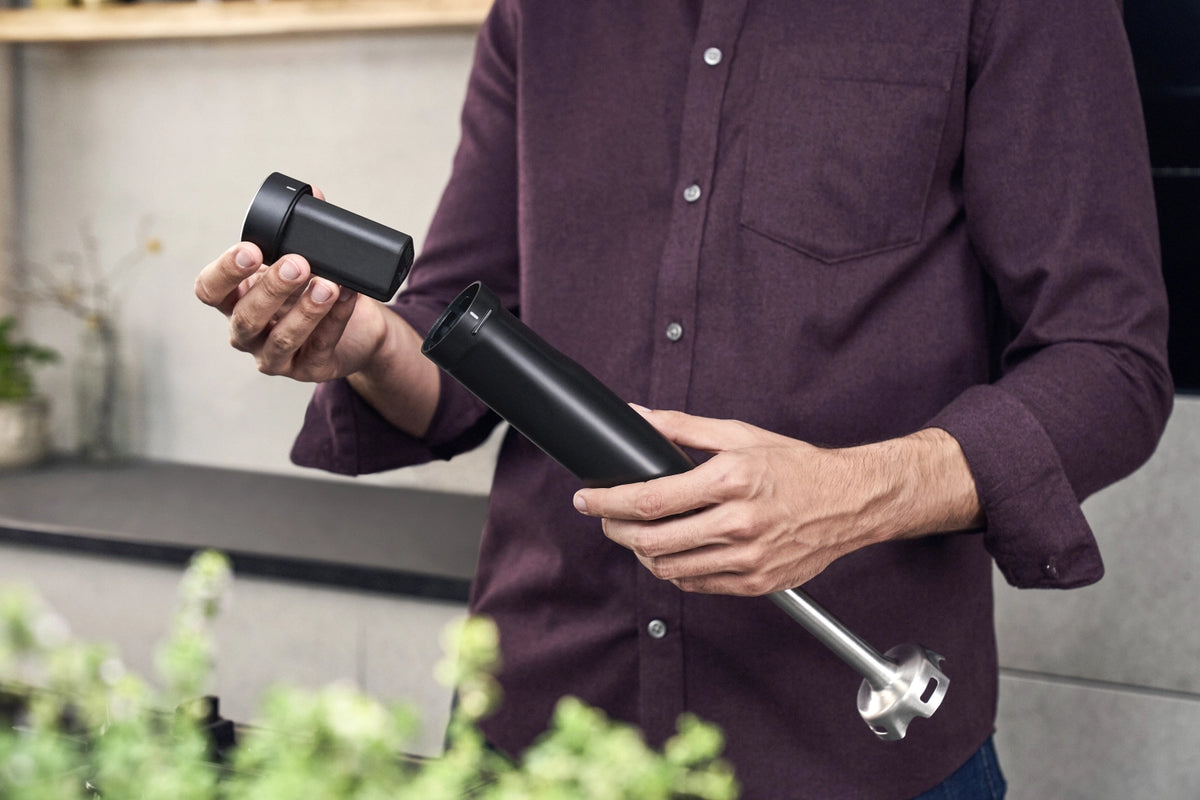 Xtend Lithium Ionen Akku, 12 V in Schwarz präsentiert im Onlineshop von KAQTU Design AG. Küchengerät ist von Zwilling