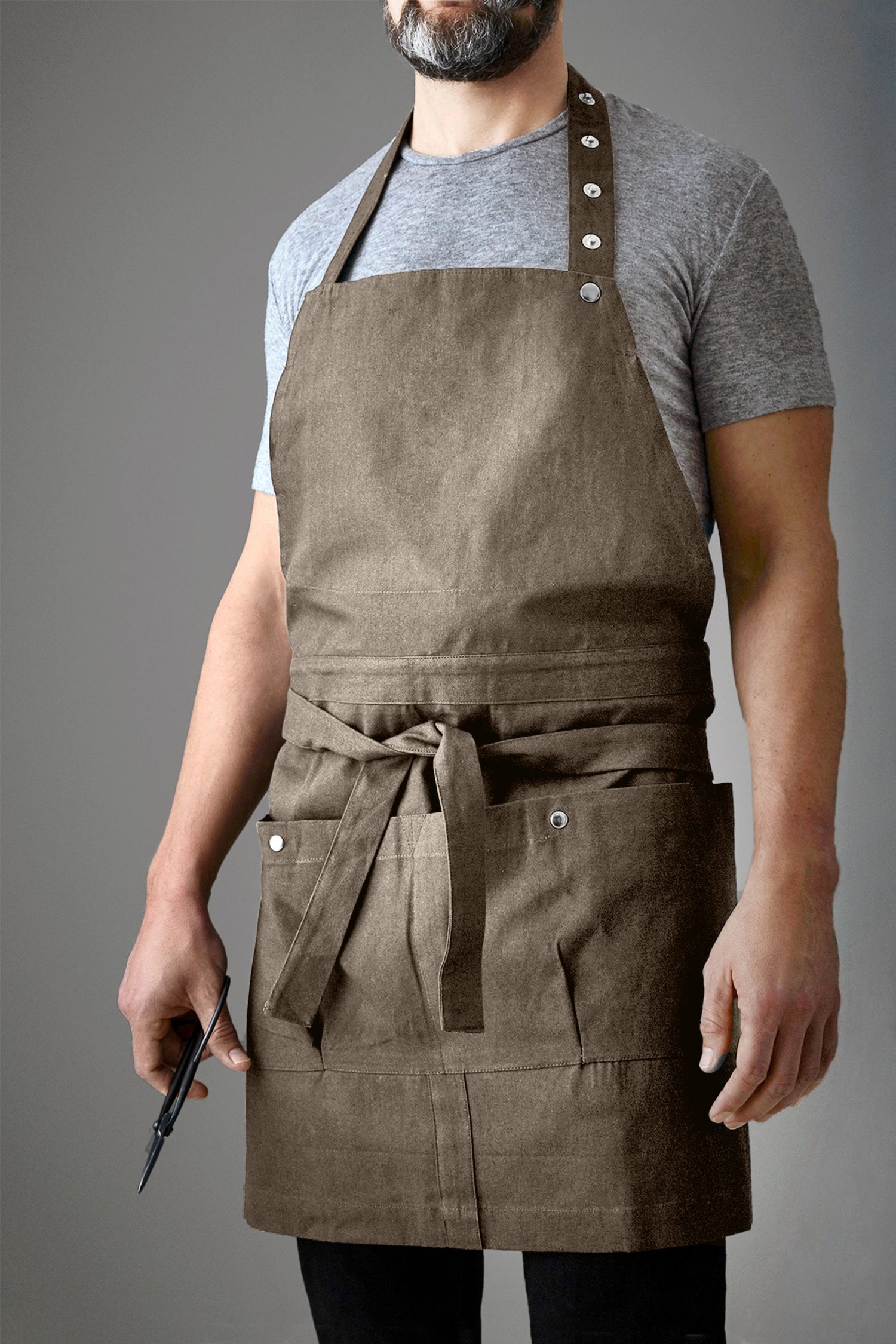 Kochschürze aus Biobaumwolle in Clay, 100x74cm, von The Organic Company, ideal für kreative Köche und umweltbewusste Küchen.
