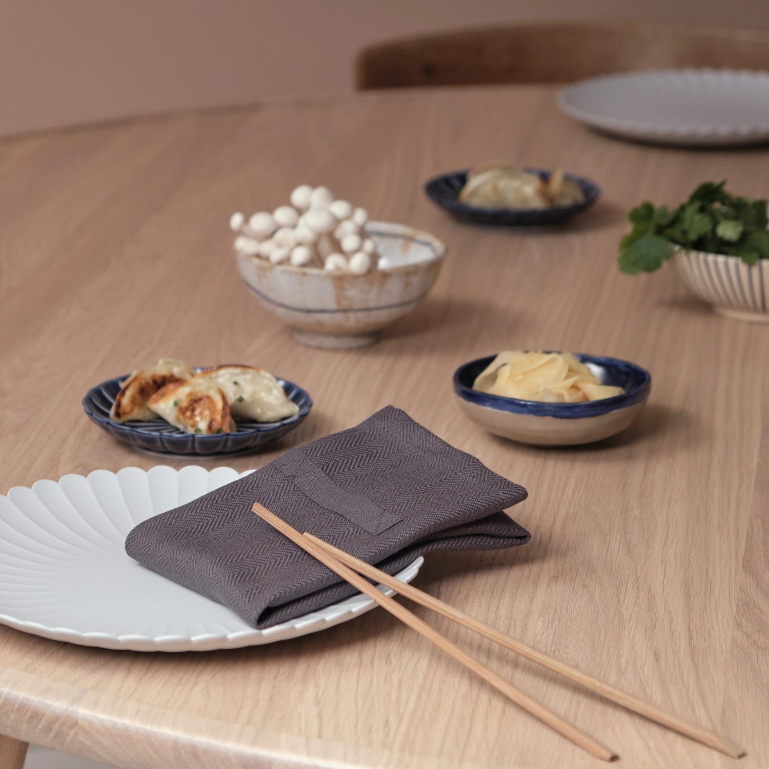 Dinner 4er Set Stoffserviette 35x40cm dark grey Biobaumwolle in Grau präsentiert im Onlineshop von KAQTU Design AG. Servietten ist von The Organic Company