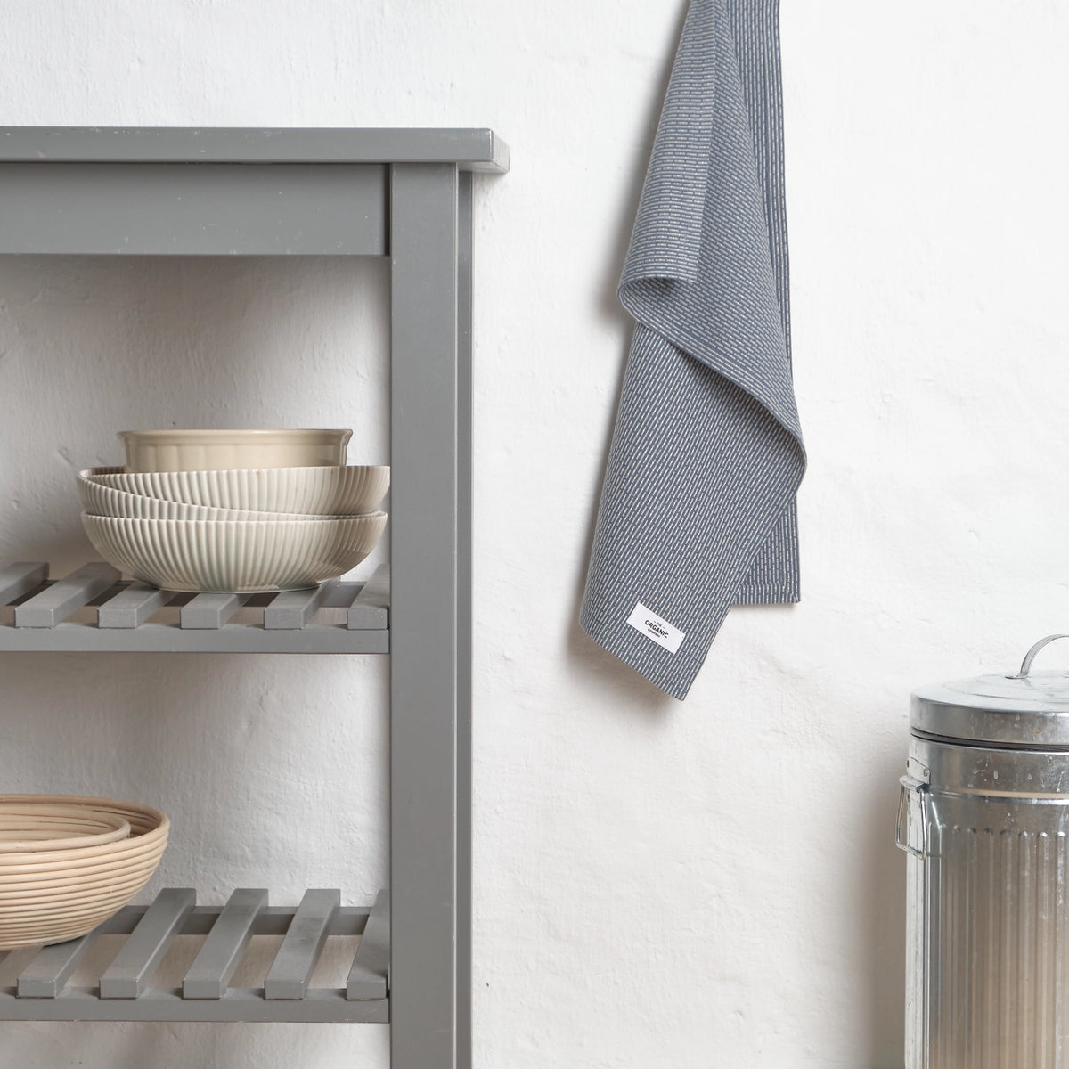 Geschirrtuch klein 35x60cm grey blue Biobaumwolle in Blau präsentiert im Onlineshop von KAQTU Design AG. Küchentuch ist von The Organic Company