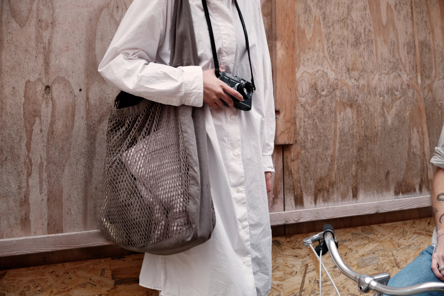 Sac bandoulière filet 44x15x45cm argile coton bio