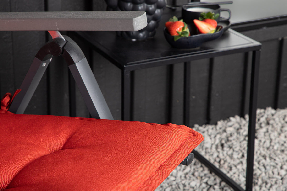 Kissen 5 pos in Rot präsentiert im Onlineshop von KAQTU Design AG. Sitzkissen ist von Venture Home