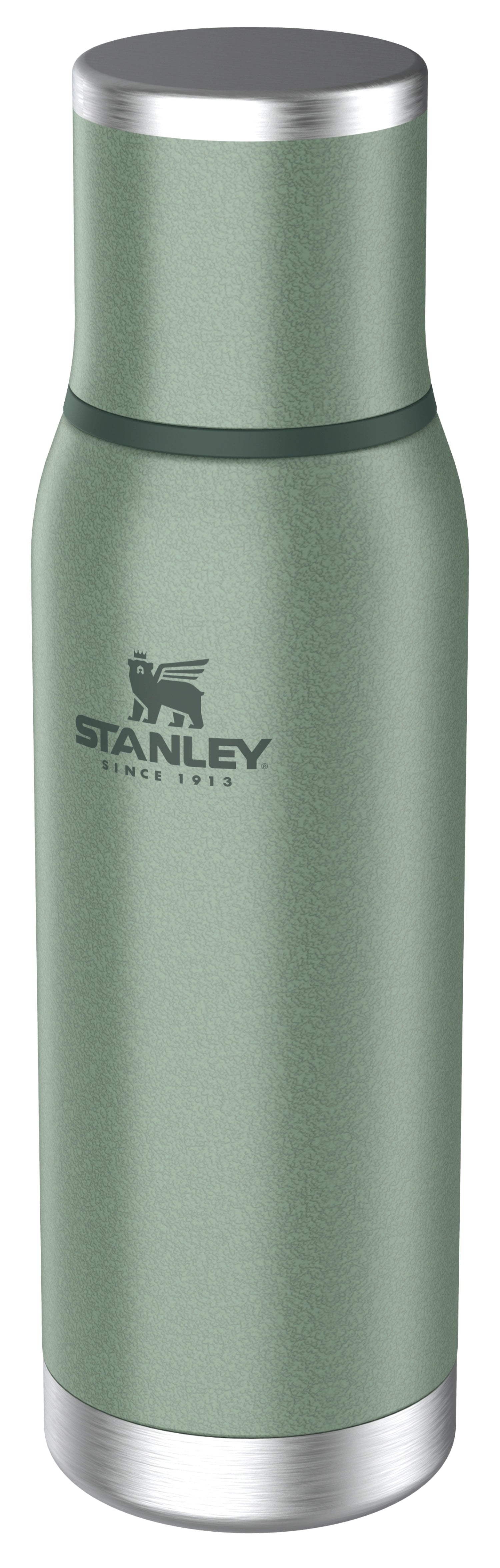 Adventure To-Go Flasche 0.75l hammertone green in Grün präsentiert im Onlineshop von KAQTU Design AG. Trinkflaschen ist von Stanley