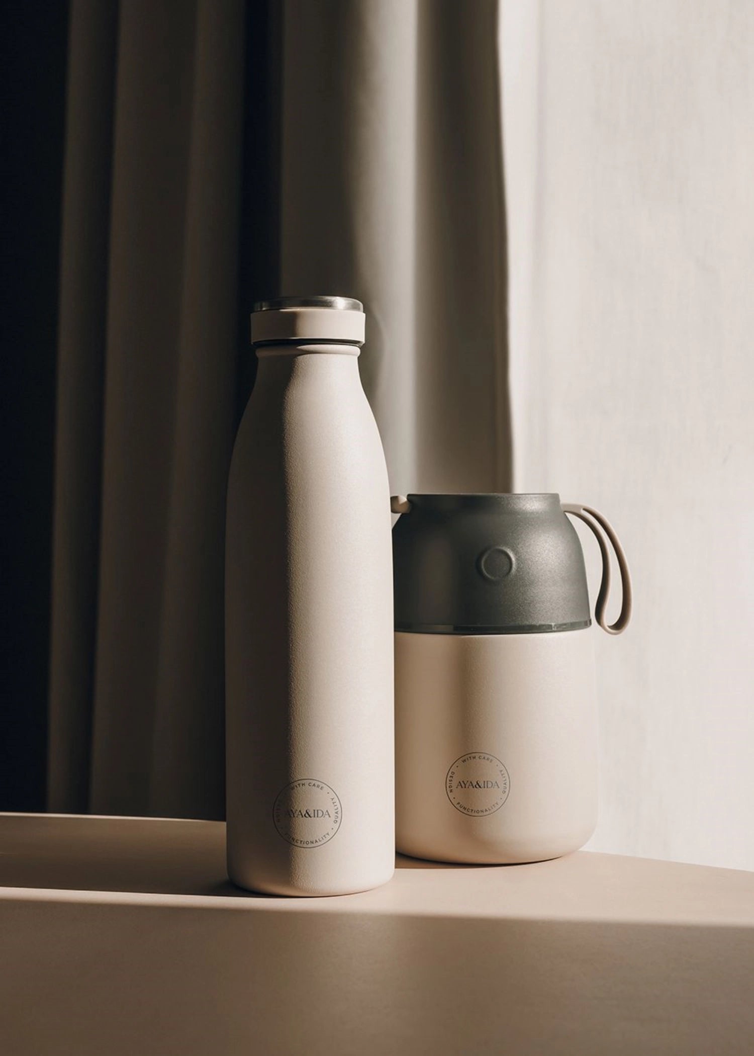 Trinkflasche 500ml Cream Beige in Beige präsentiert im Onlineshop von KAQTU Design AG. Trinkflaschen ist von AYA&IDA