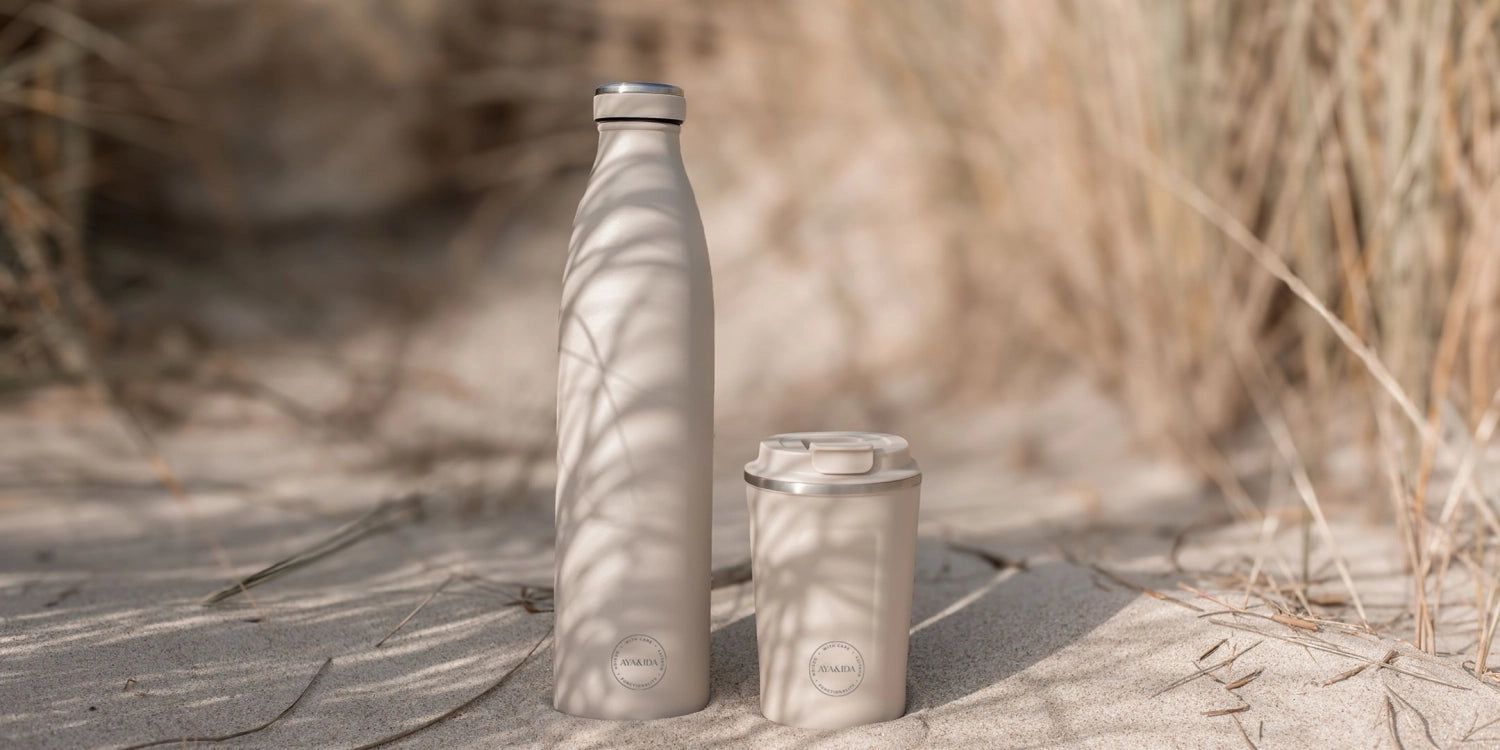 Trinkflasche 1000ml Cream Beige in Beige präsentiert im Onlineshop von KAQTU Design AG. Trinkflaschen ist von AYA&IDA