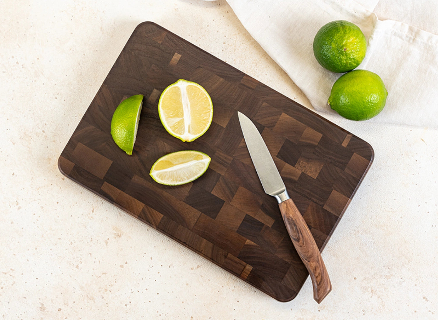 Hackbrett Walnuss Stirnholz in Braun präsentiert im Onlineshop von KAQTU Design AG. Schneidbrett ist von Continenta