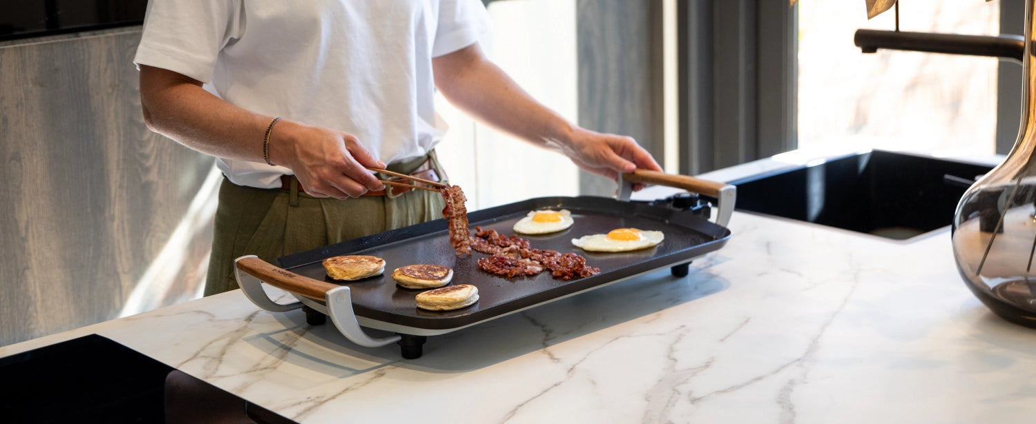 Pro Elektrische Grillplatte 68x35x10.3cm in Schwarz präsentiert im Onlineshop von KAQTU Design AG. Küchengerät ist von Boska